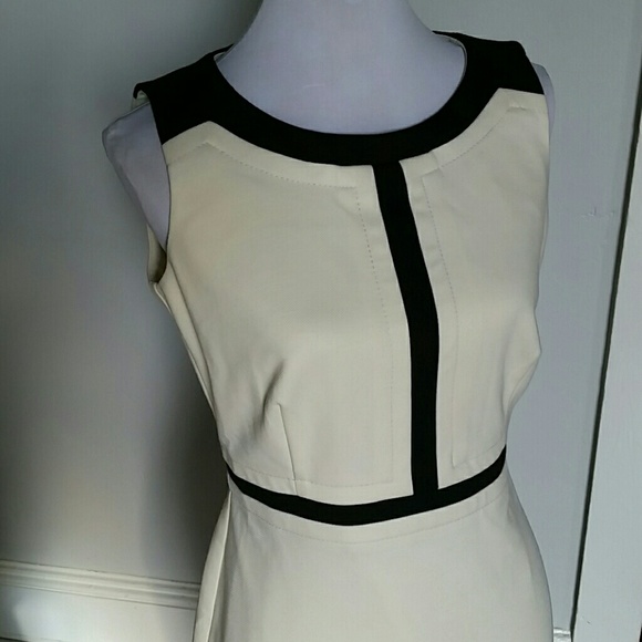 Beige dress - Picture 2 of 3